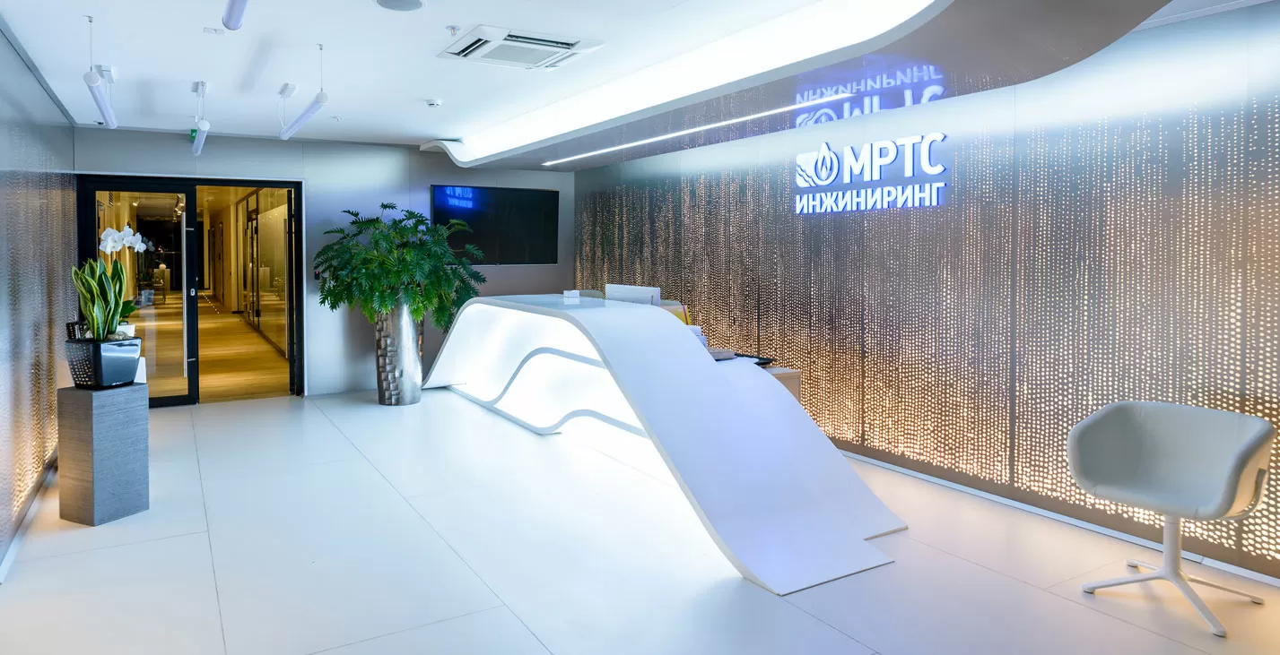 Мягкая и корпусная мебель, рабочие и лаунж кресла в офисе АО МРТС